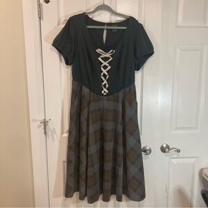 Torrid Scotland Highlander Outlander green tan gray plaid tartan midi dress sz 2